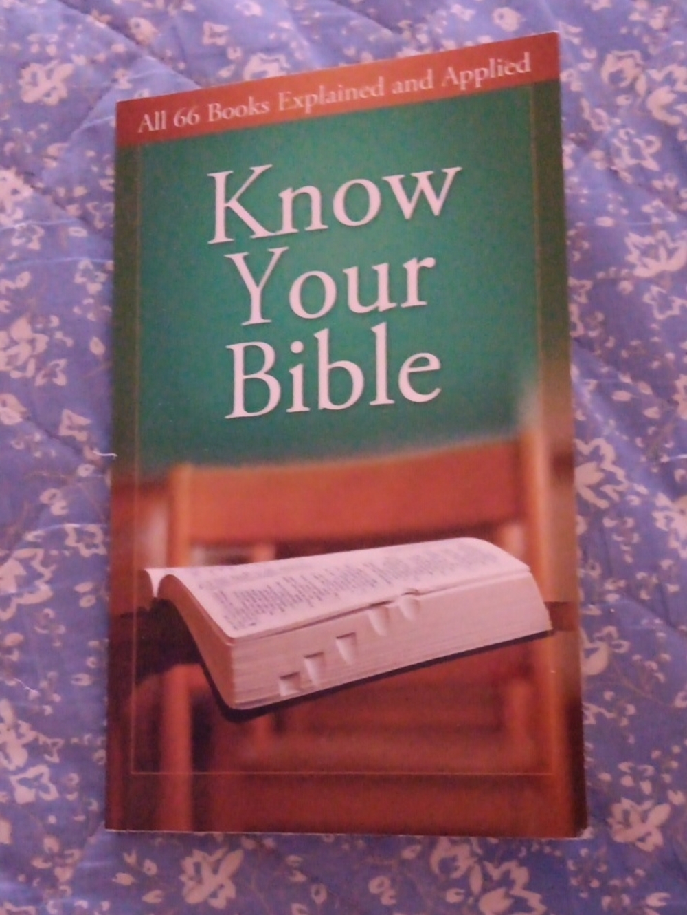 ❌️2 For $10❌️ Know Your Bible - Green and Brown Paperback Guide